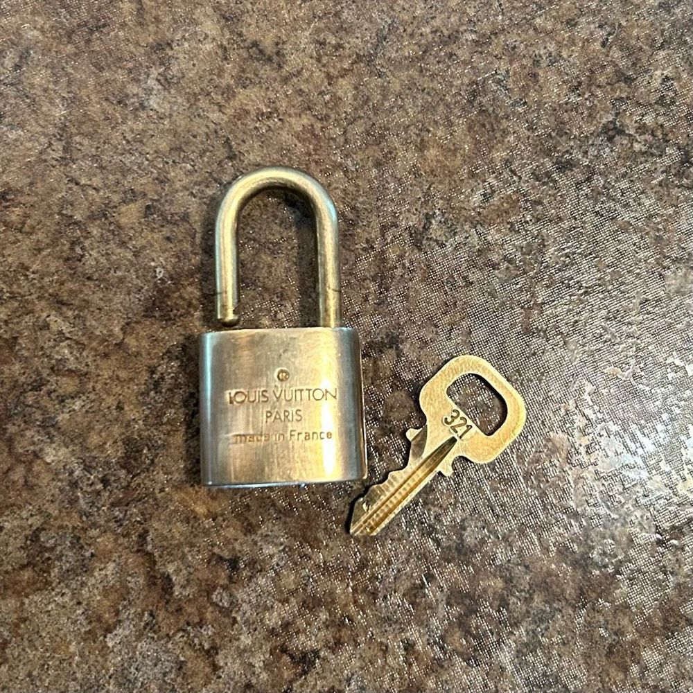 Louis Vuitton #321 Lock and Key Brass Gold with Necklace Gold Chain (unbranded) - Picture 6 of 8
